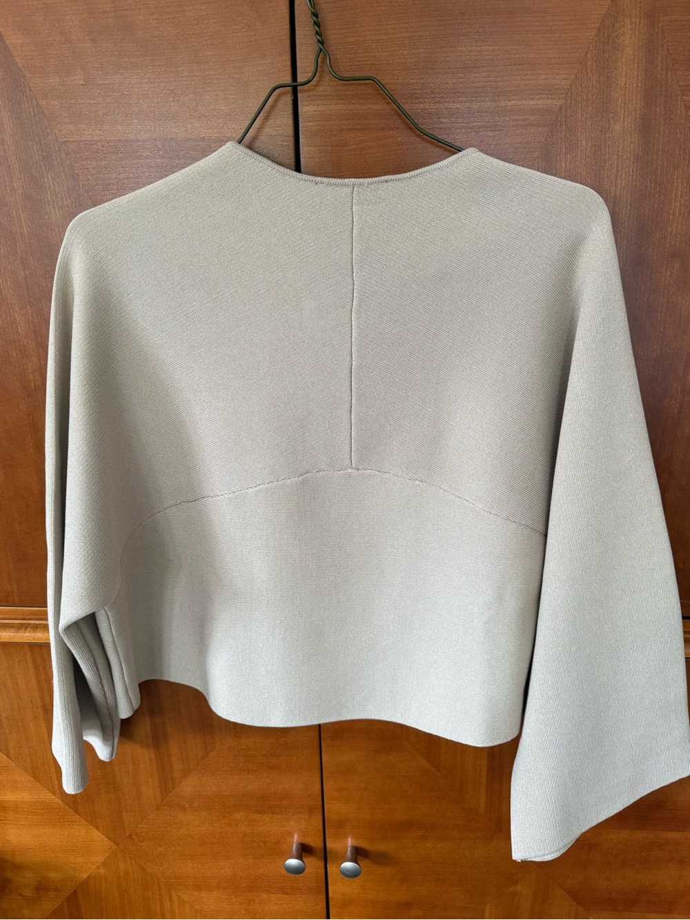 Zara Cape - Picture 4 of 4